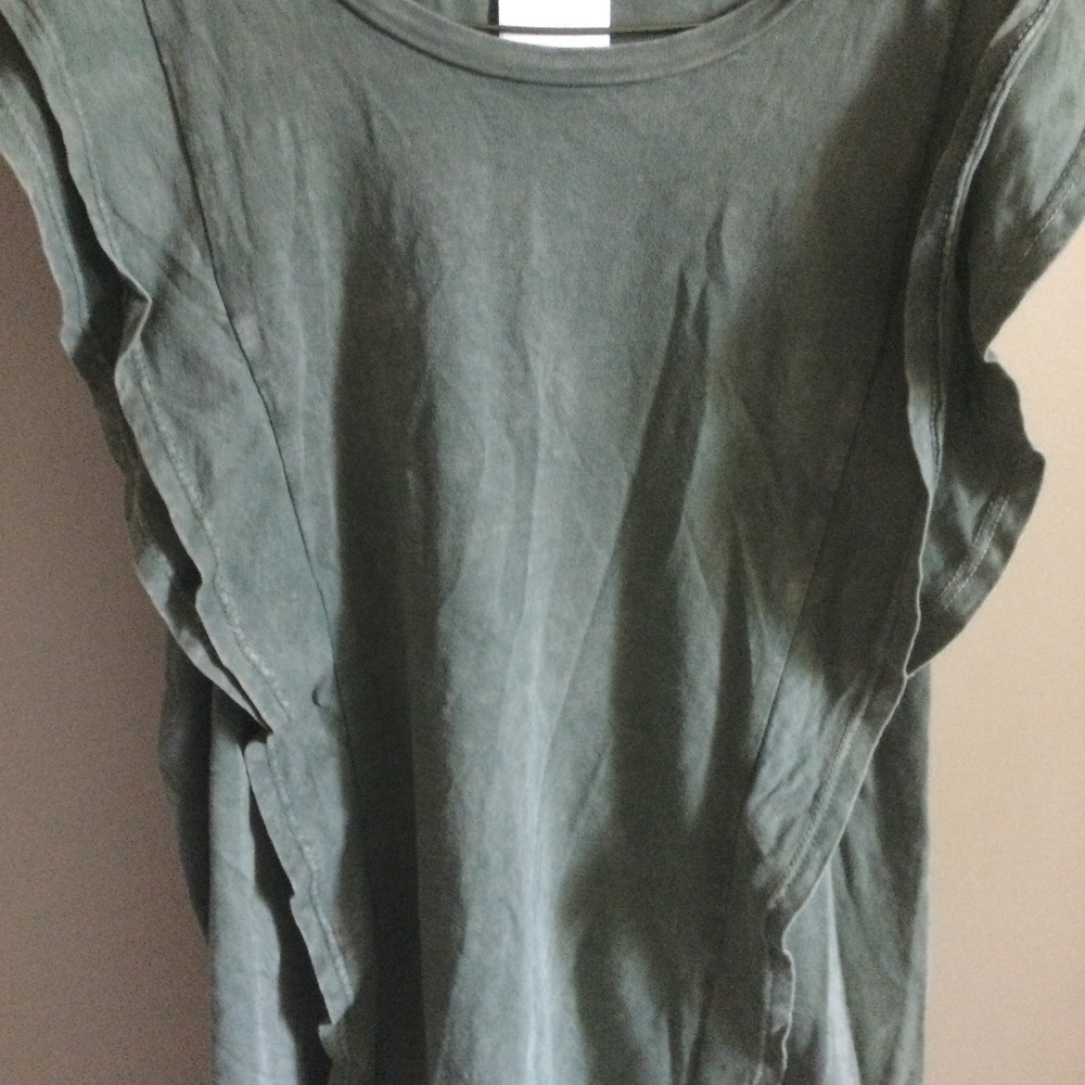 Eri and Ali Ruffle Tee in Size S